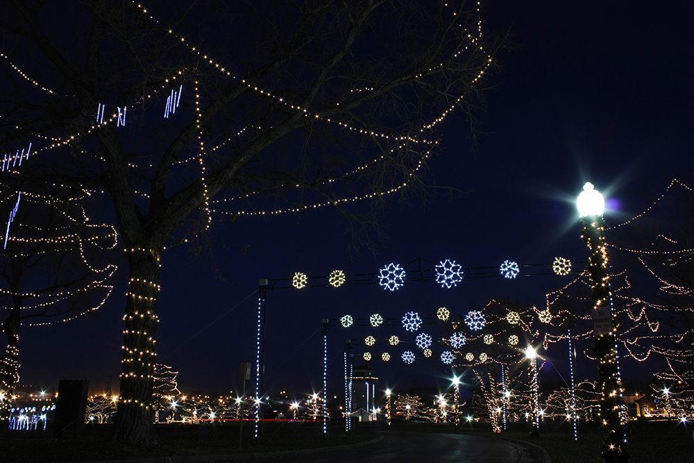 christmas lights lighting up falls park